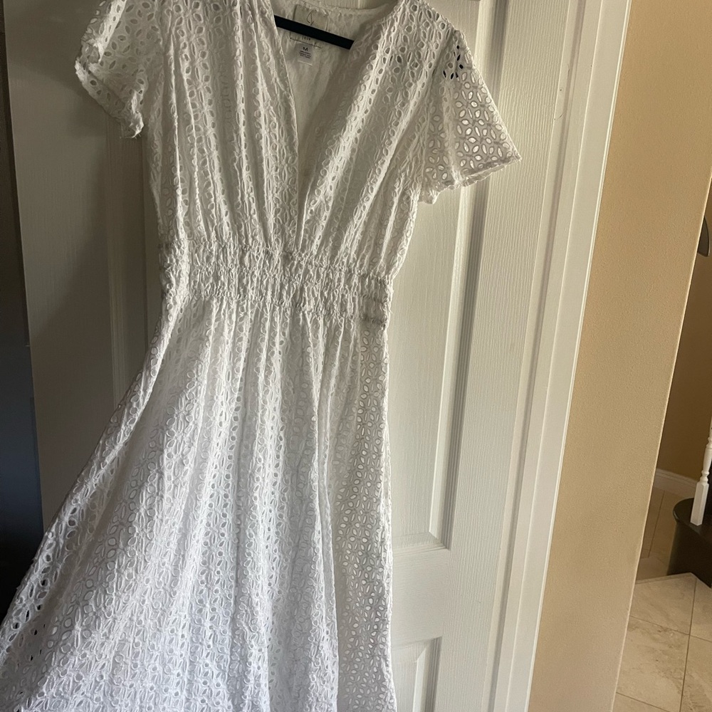 Elegant White Lace Dress